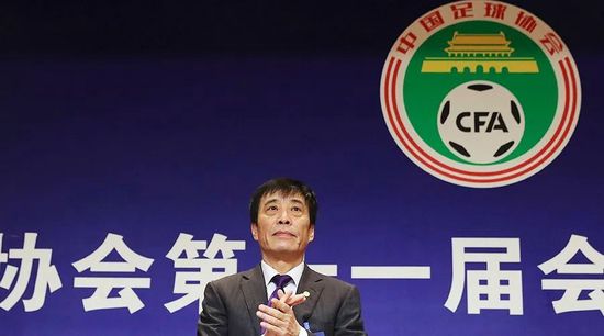 目前芝加哥火焰、洛杉矶FC、洛杉矶银河以及迈阿密国际都是能够签下莱万的。